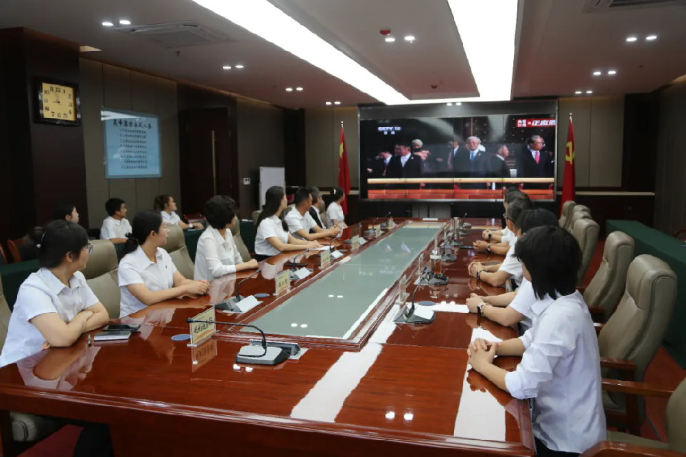 銘記歷史，共鑄輝煌——昊峰集團(tuán)組織員工觀(guān)看中國(guó)人民抗日戰(zhàn)爭(zhēng)暨世界反法西斯戰(zhàn)爭(zhēng)勝利80周年紀(jì)念日閱兵儀式